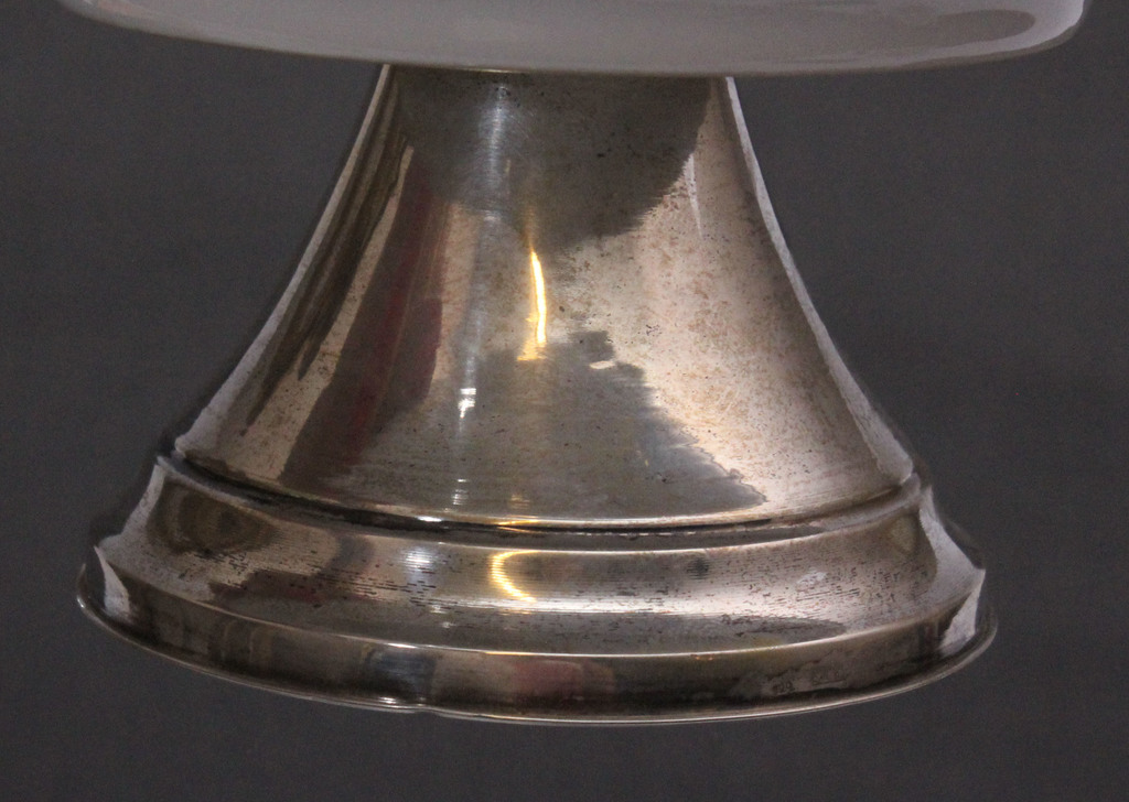 Фарфоровая тарелка Lemoge с серебряной отделкой