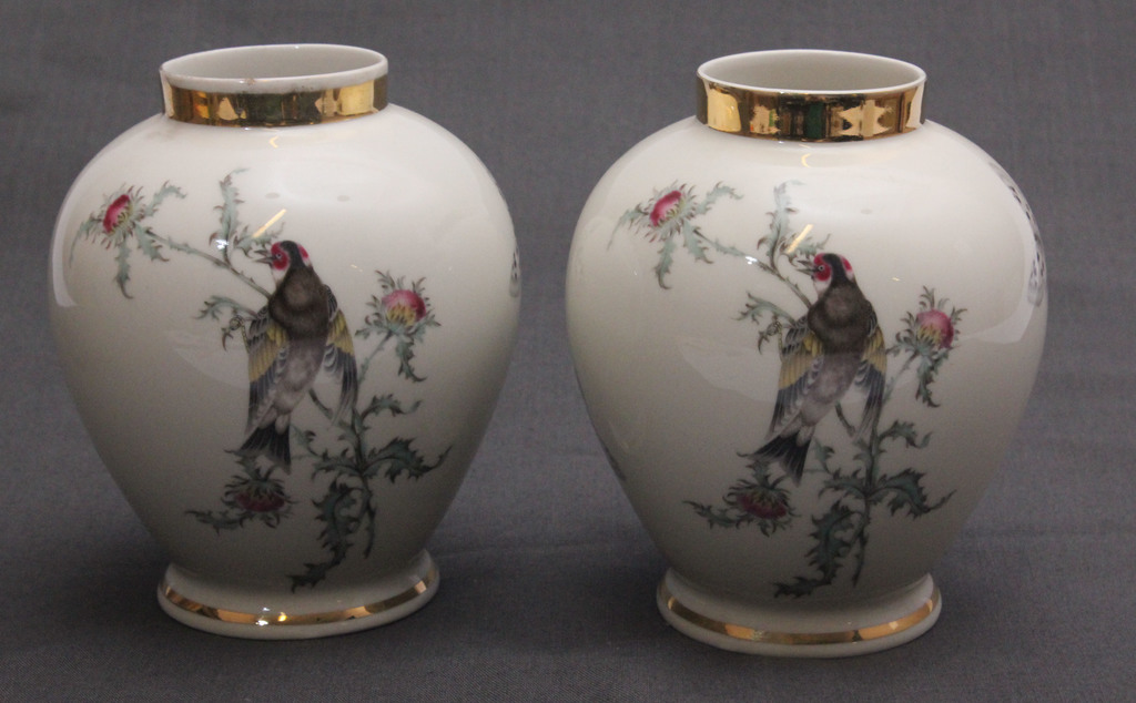 Porcelain vases - Couple