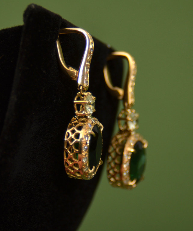 Золотые серьги с бриллиантами и турмалинамы