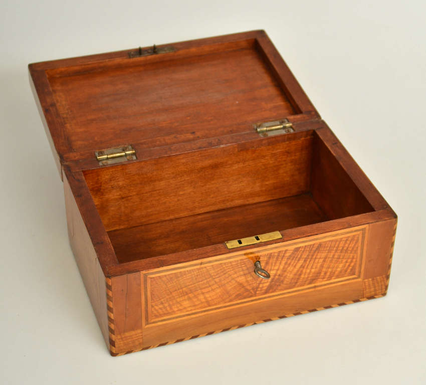 Wooden chest with marquetry