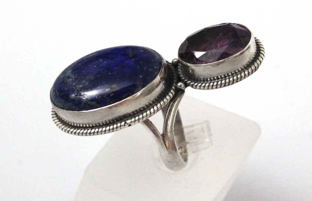 Серебряное кольцо с цветными камнями