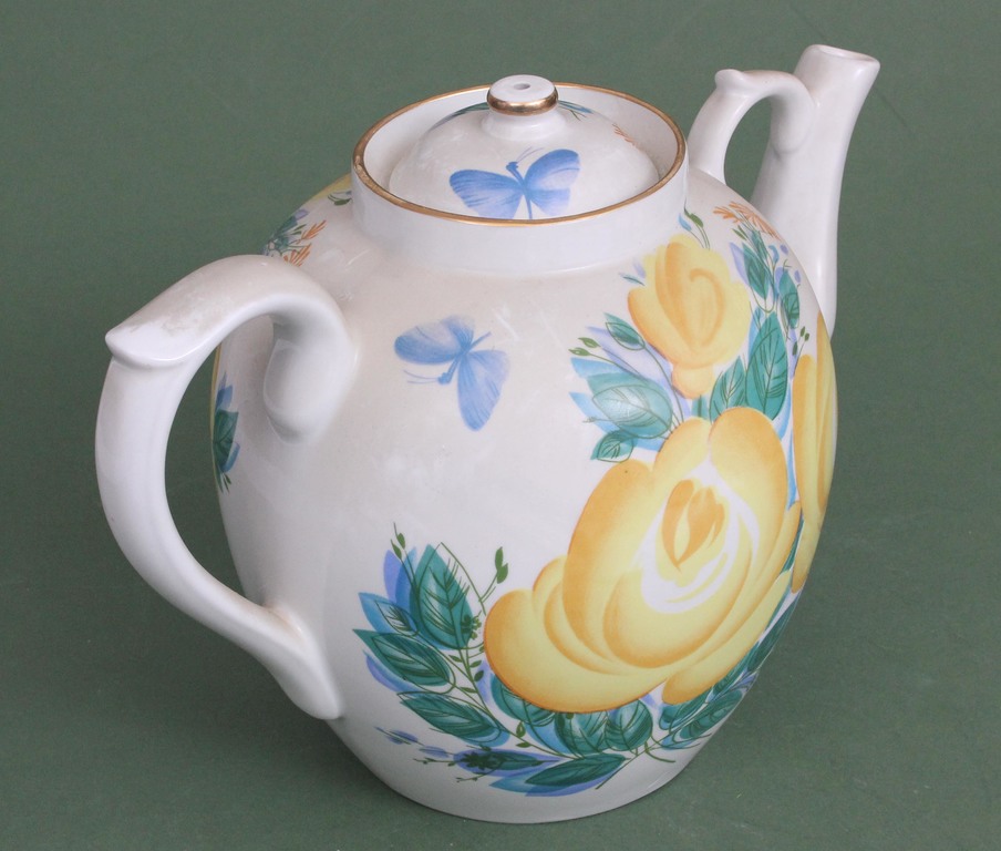 Large porcelain jug with lid 