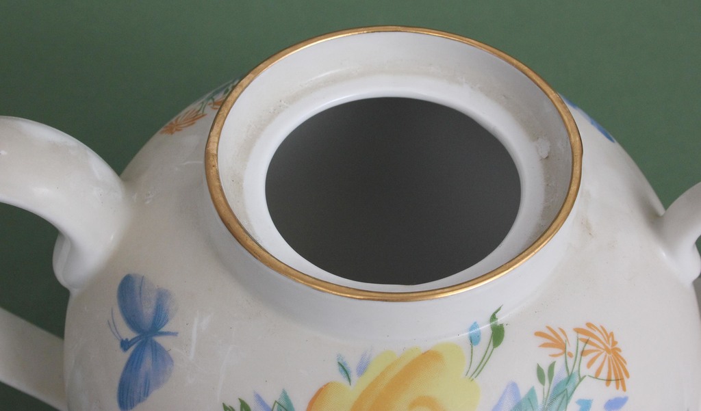 Large porcelain jug with lid 