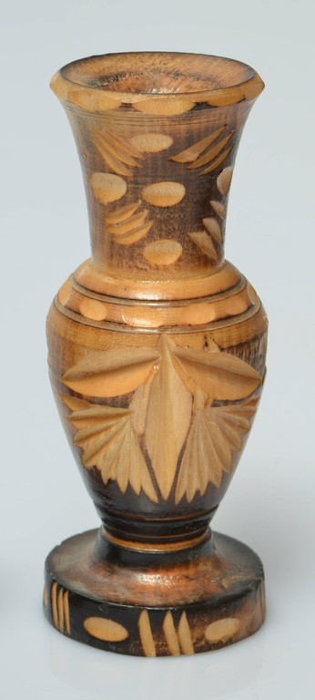 Декоративная деревянная ваза