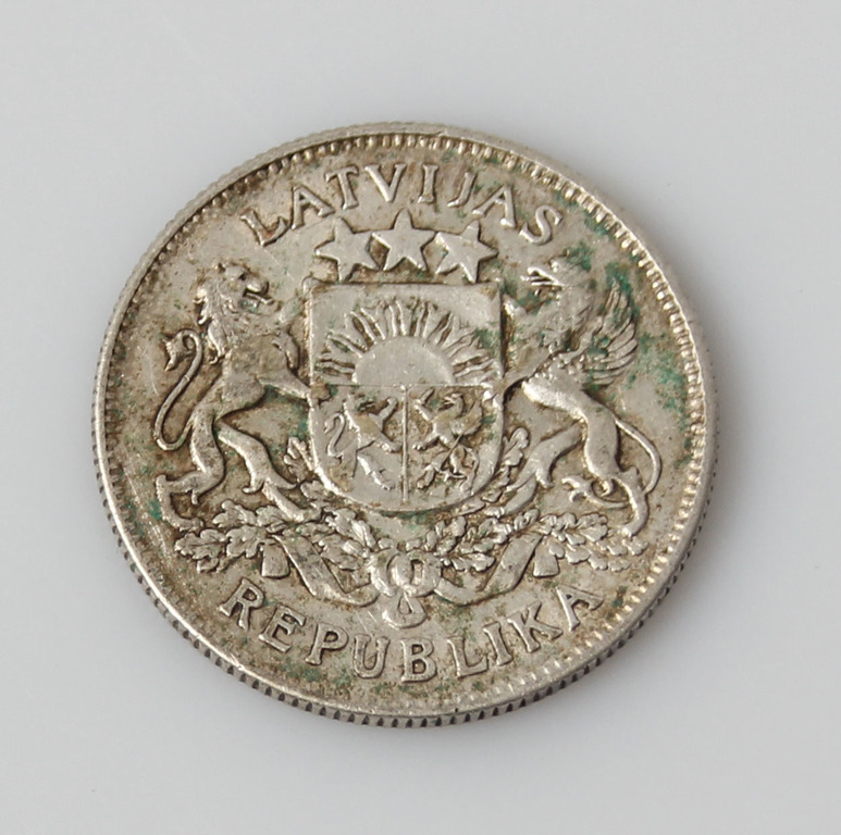 Серебряная монета двух латов - 1925 год.