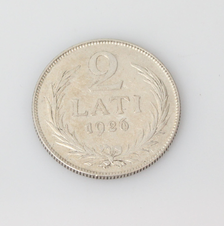 Серебряная монета в два лата - 1925 год.