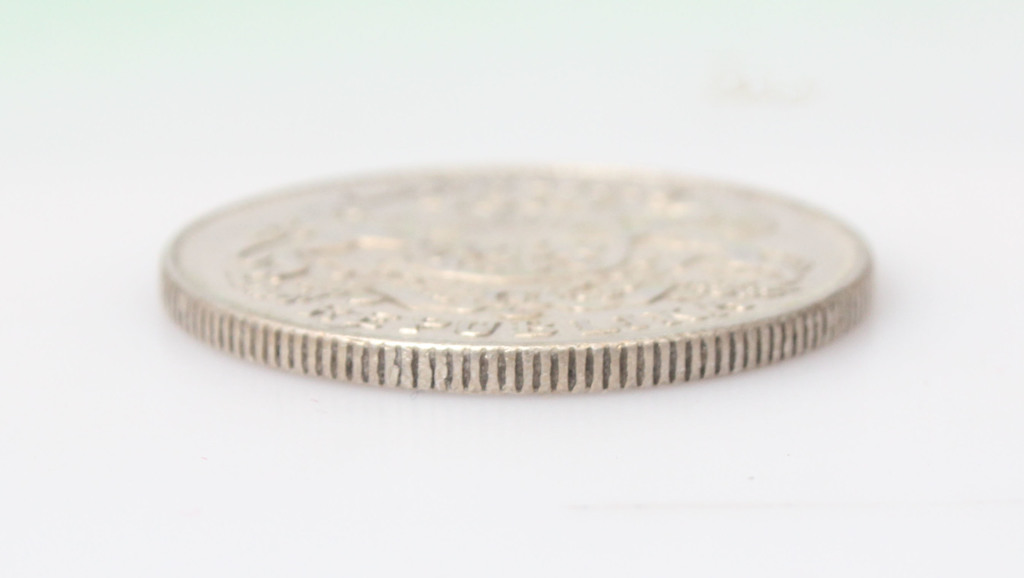 Серебряная монета в два лата - 1925 год.