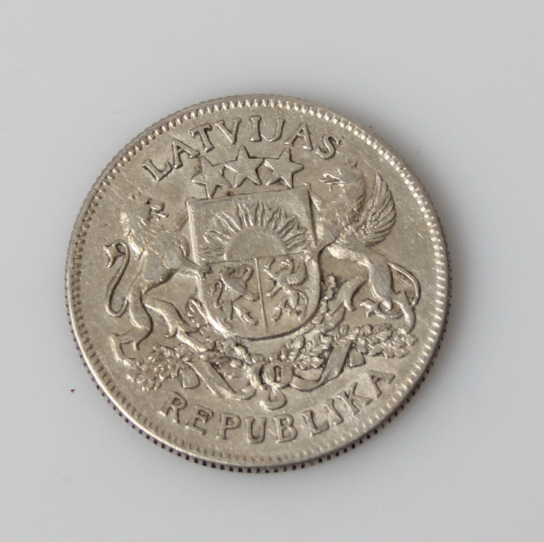 Серебряная монета двух латов - 1925 год.