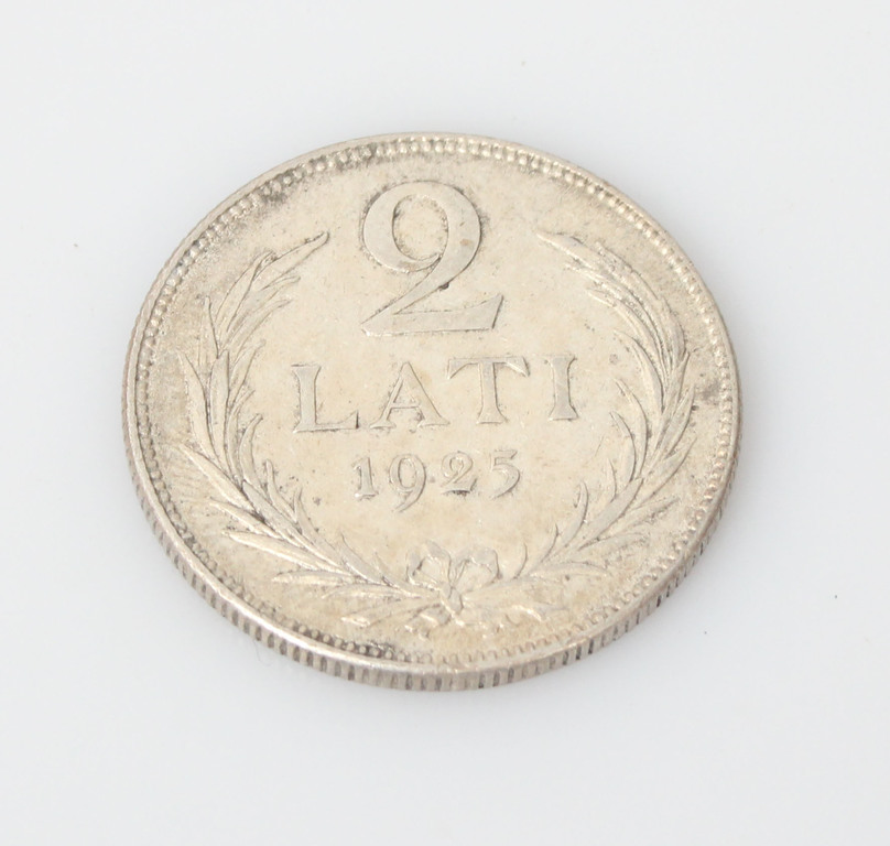 Серебряная монета 2 лата - 1925 год.