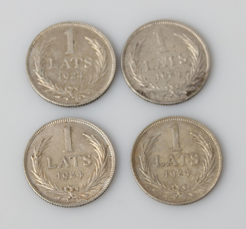 Монеты один лат - 1924 год. (4 шт)