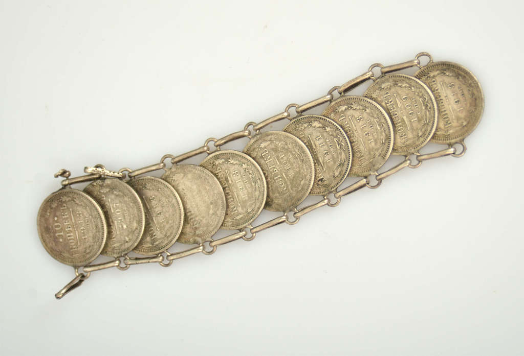 Rokassprādze ar sudraba 10 kapeiku monētām