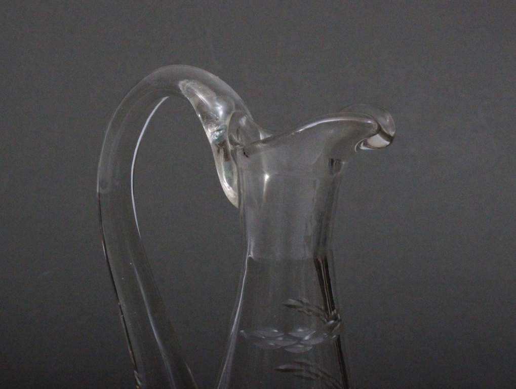 Glass decanter without cork