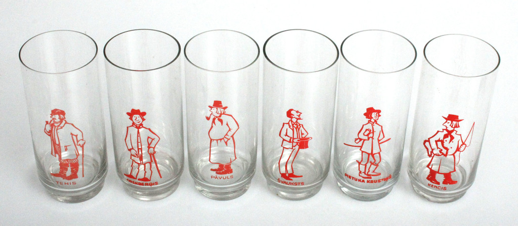 Стеклянные стаканы 