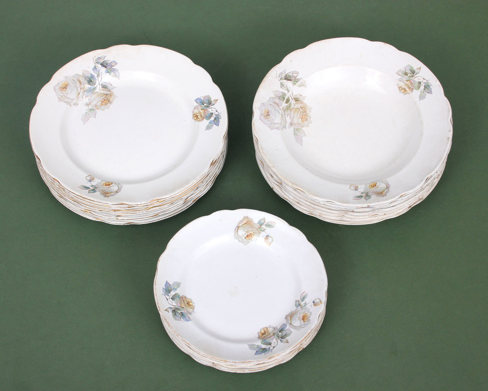 Set of 20 porcelain plates