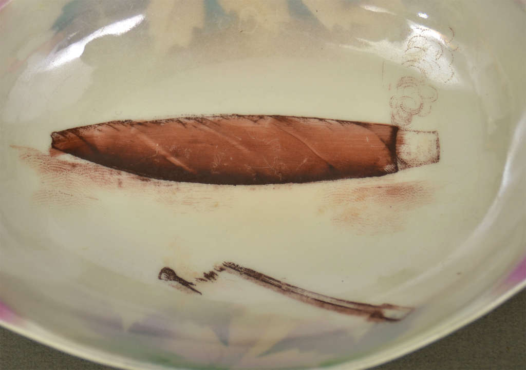 Porcelain ashtray with painting 