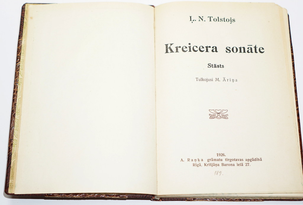 3 Tolstoja grāmatas
