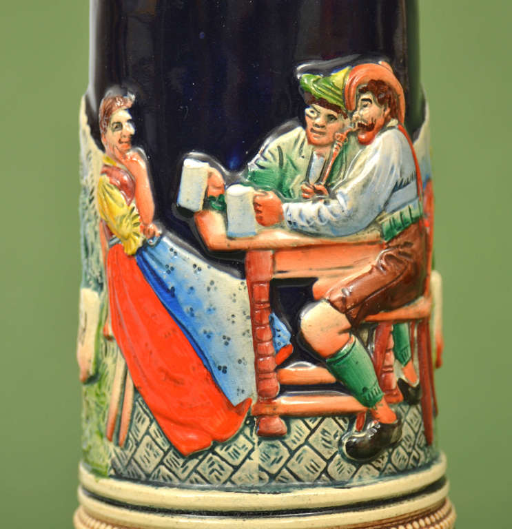 Ceramic beer mug with melody