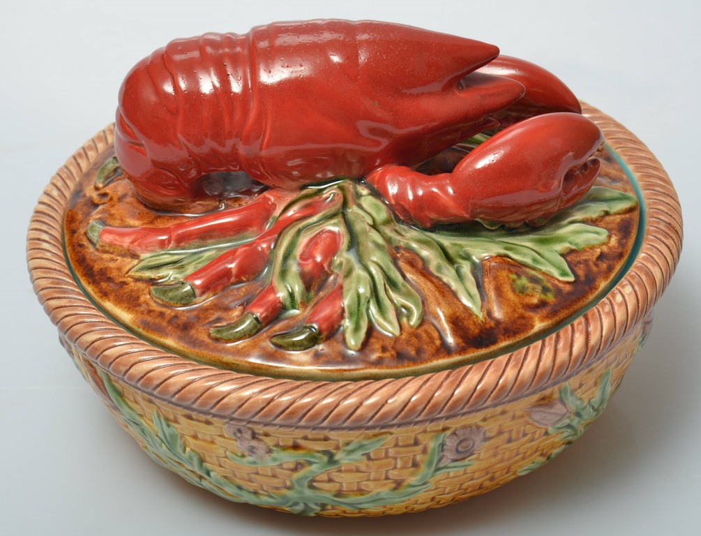 Decorative porcelain dish with a lid