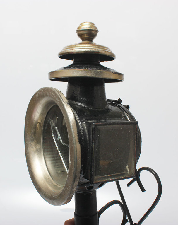 Старинная автомобильная лампа
