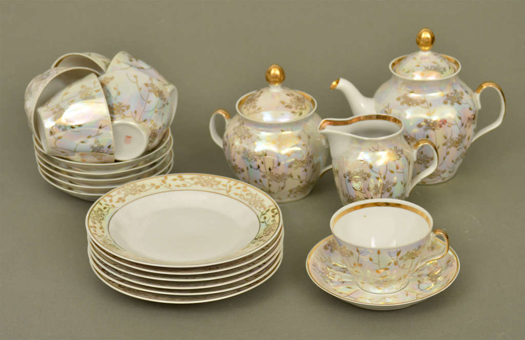 Incomplete porcelain tea and coffee service 