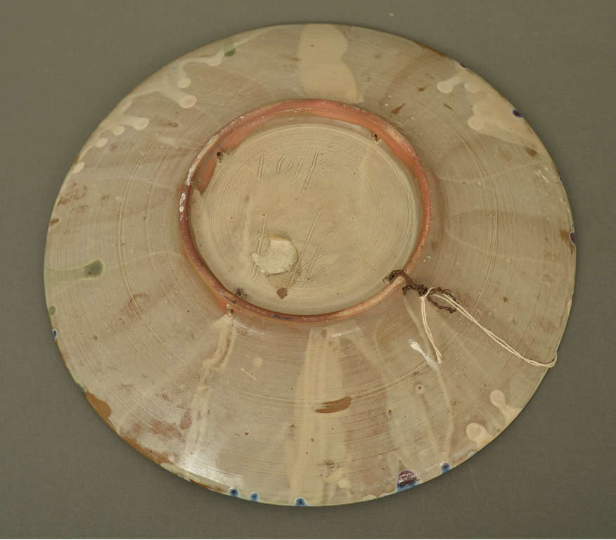 Dekoratīvais keramikas šķīvis 