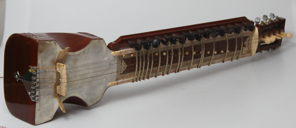 Индийский народный струнный инструмент