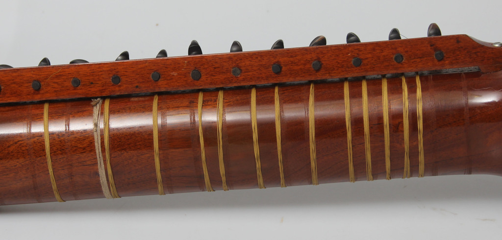 Индийский народный струнный инструмент