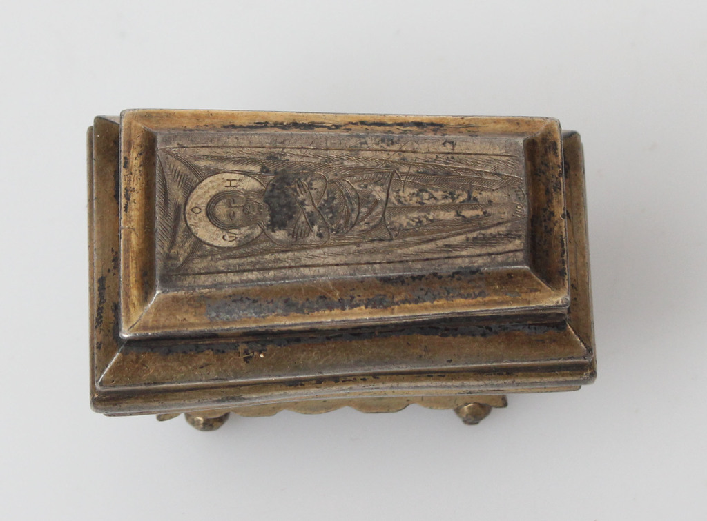 Miniatūrs sudraba sarkofāgs