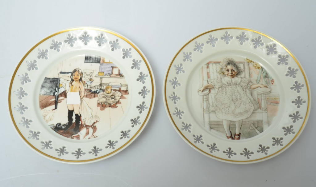 Две декоративные фарфоровые тарелки.c мотивами картин датского художника Карла Ларссона
