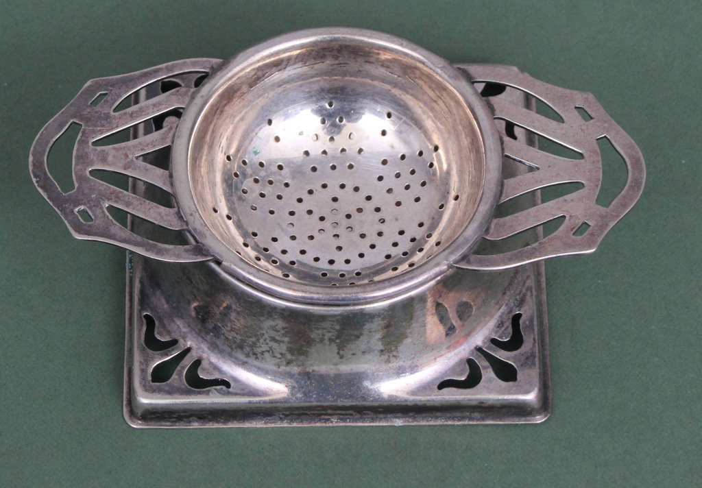 Art Nouveau tea strainer