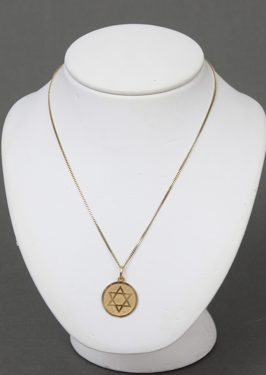 Gold chain with gold pendant with Jewish symbols (Magendoid - Star of David)