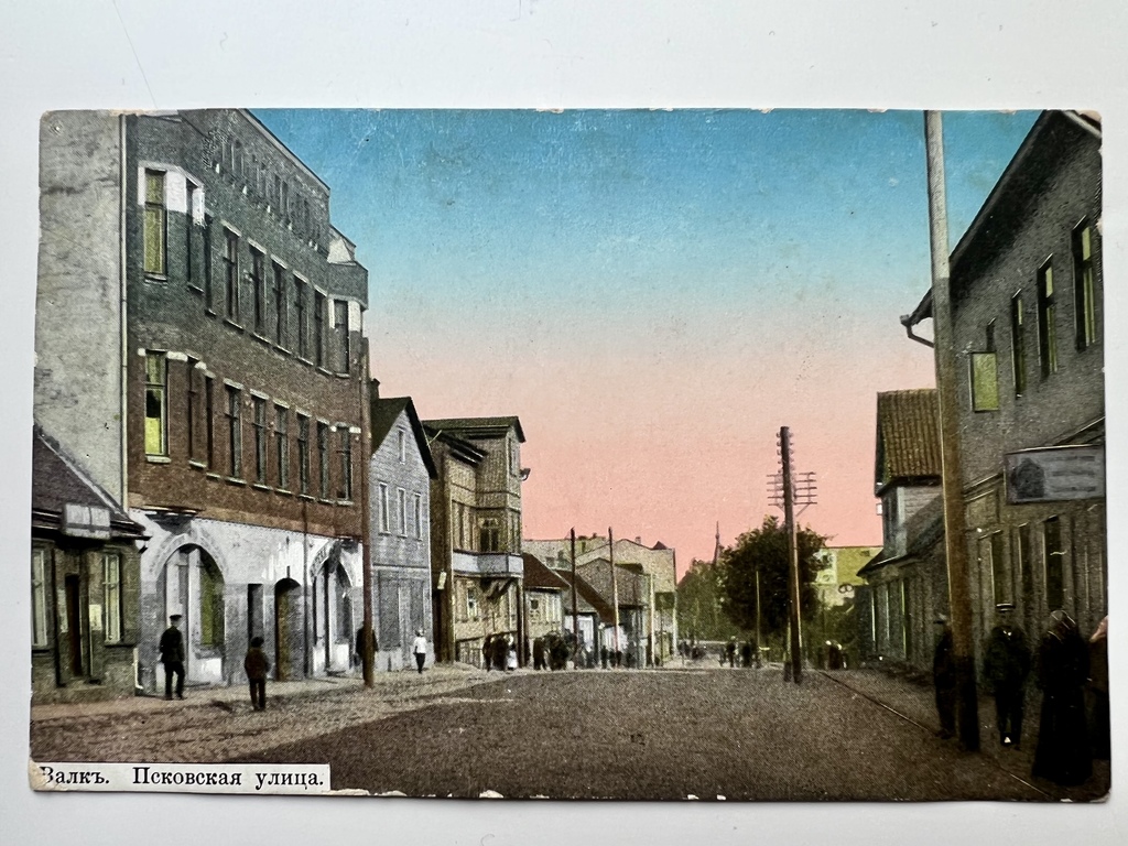 8. Latvia. Valk (Valka). Pskovskaya street. Color postcard. Early 20th century O1823 Ed. Aug. Pehme, Valk. Dimensions 8.9 x 13.9 cm. Mail passed in 1915. Stamp 