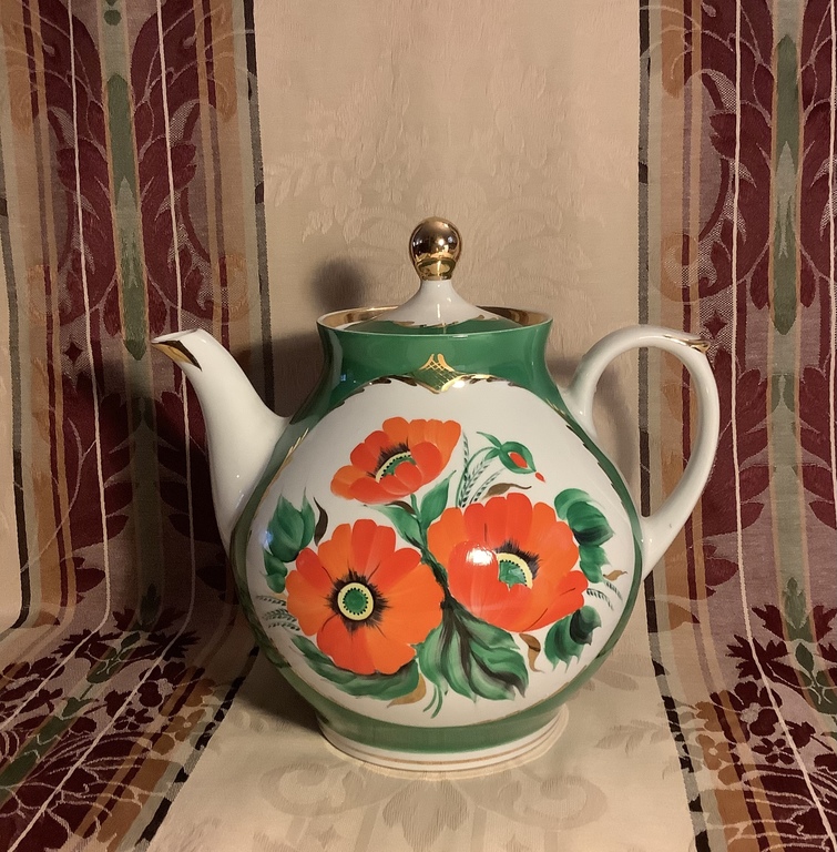 Large teapot, Sumy porcelain.Ukraine.1960s.Hand-painted