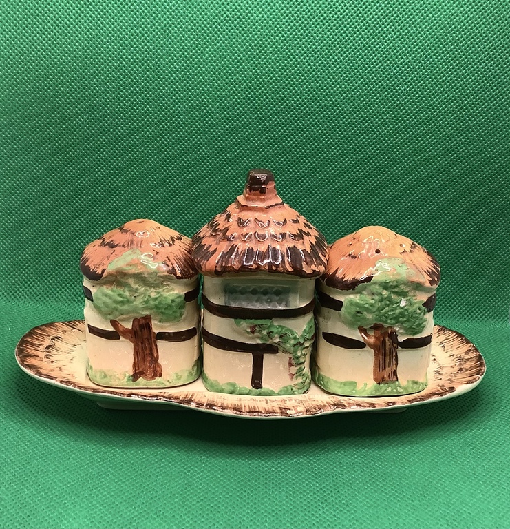 Porcelain set for spices. Old England. Early 20th century