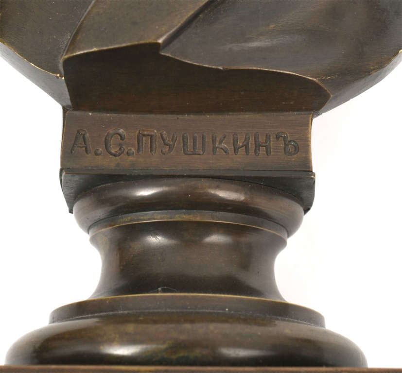 Бронзовая скульптура «А. С. Пушкин».
