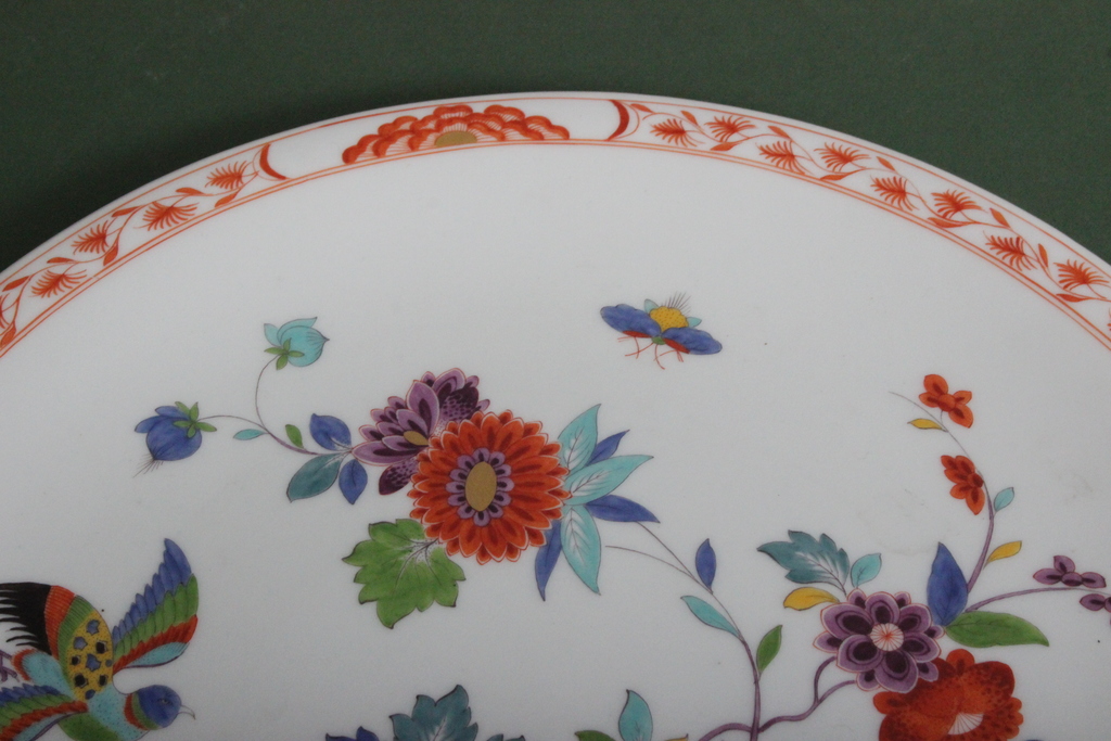 Porcelain decorative wall plate with flowers
