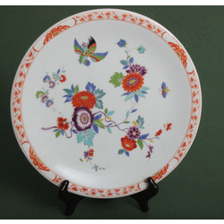 Фарфоровая декоративная тарелка с цветами