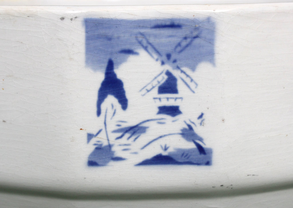 Porcelain serving bowl