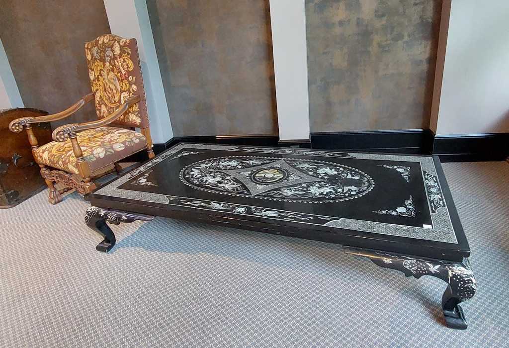 A table with an Asia motif