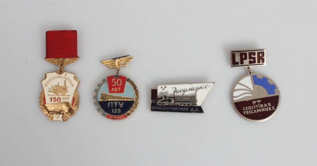 Various badges 