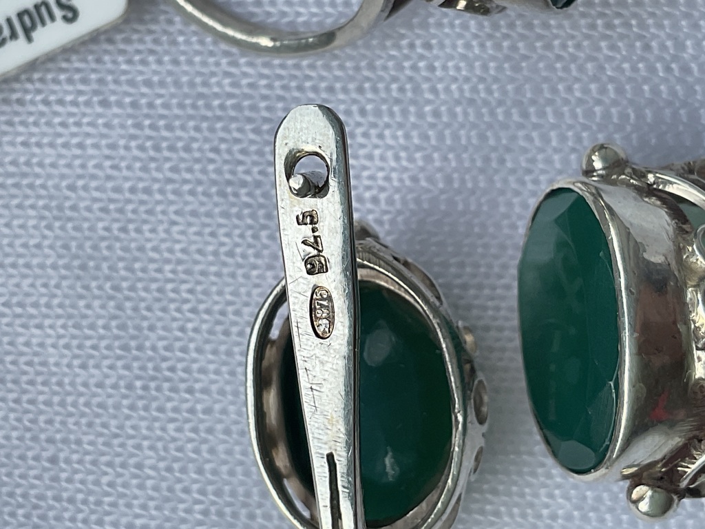 Комплект серебрянные серьги и кольцо с  натуральным халцедоном 