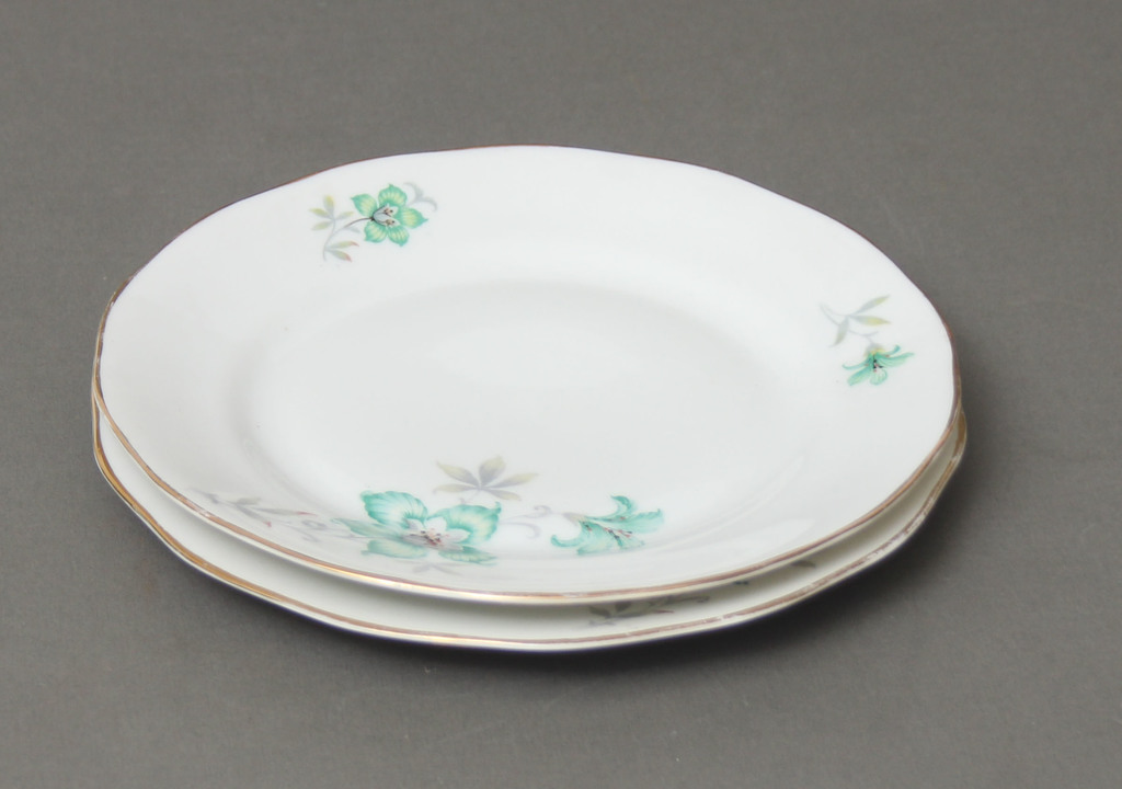 Kuznetsov porcelain plates 2 pcs