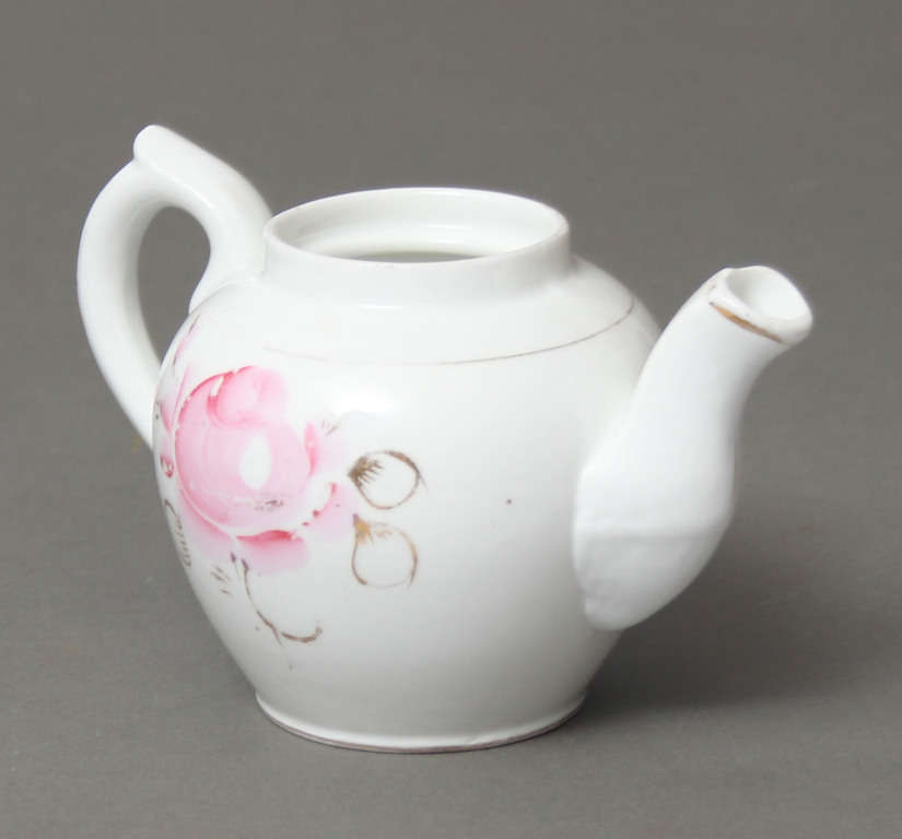 Kuzņecova porcelāna tējas kanniņa