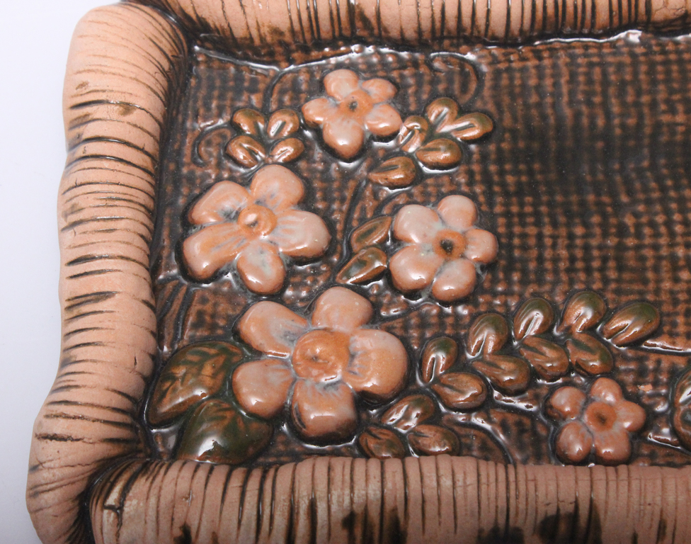 Dekoratīva keramikas plaksnīte