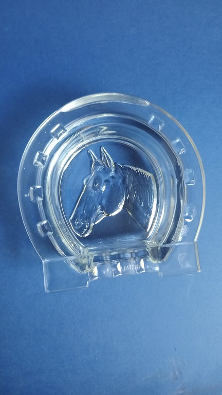 Crystal ashtray with horse head pattern