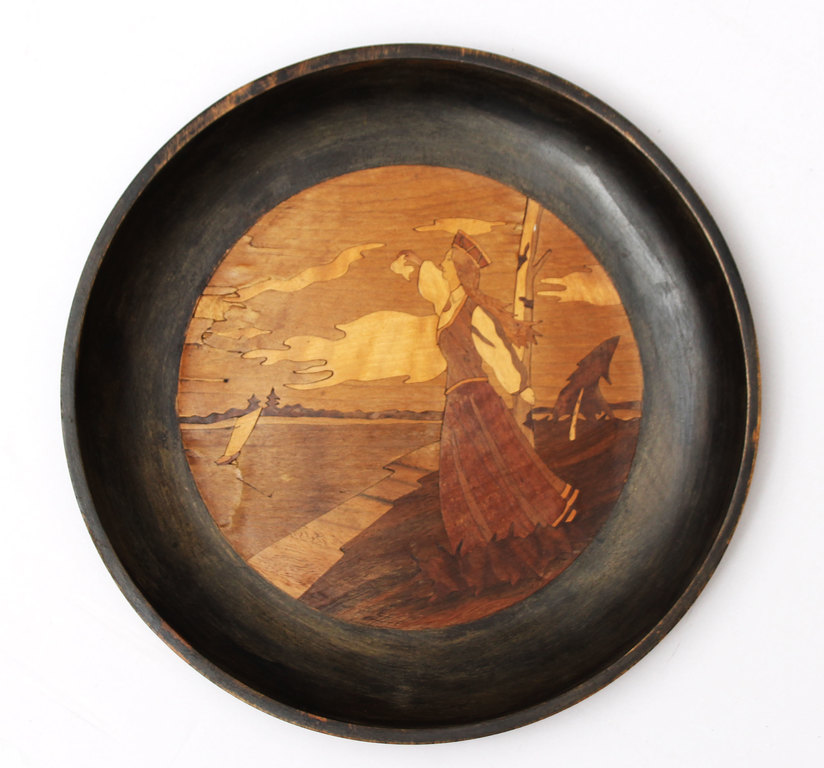 Декоративная деревянная тарелка ''Танцовщица в национальном костюме''