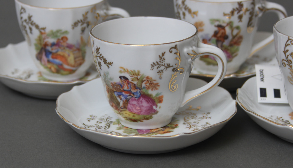 Porcelain cups and saucers (4 pieces)