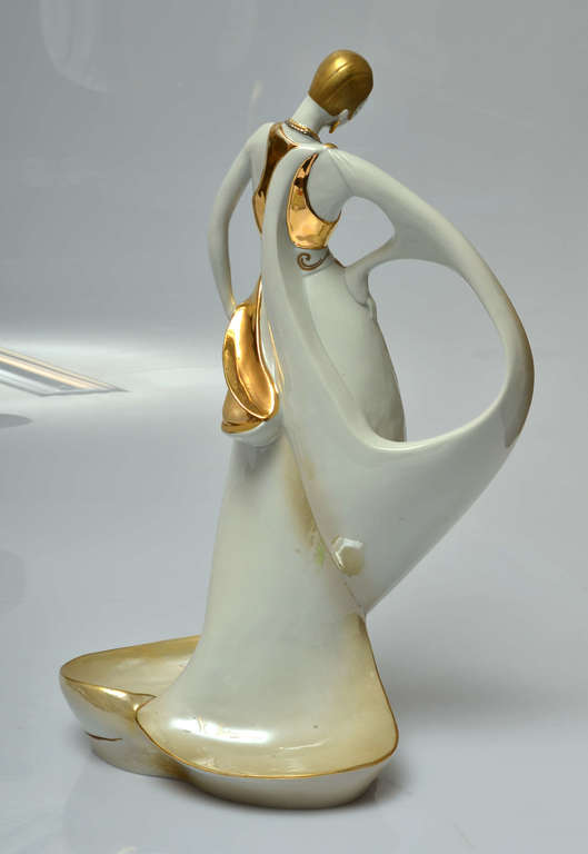 Art deko stila porcelāna figūra ''Dejotāja''