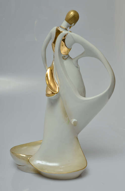 Art deko stila porcelāna figūra ''Dejotāja''