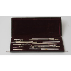 Drawing set with box
